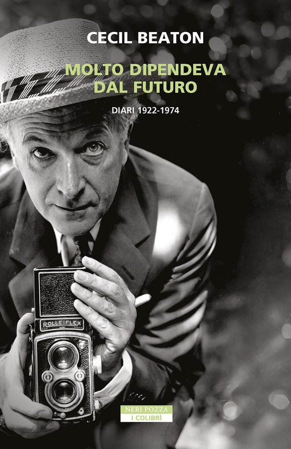 Copertina della raccolta dei Diari a cura di Laura Grandi del fotografo e costumista Sir Cecil Beaton